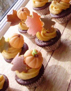 thanksgiving cupcakes, autumn cupcakes, leaves, pumpkin
